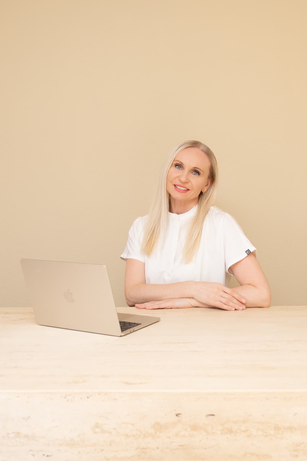 Irina berät dich persönlich am Laptop